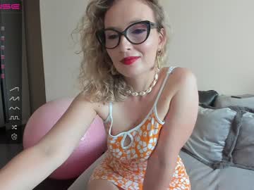 cam girl porn emilymilf__ image #4861491