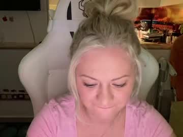 cam girl porn kiradivine image #3957692