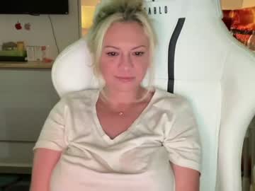 cam girl porn kiradivine image #4414616