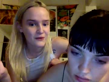cam couple porn chloekissesss image #940446