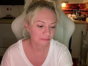 cam girl porn kiradivine image #4357421