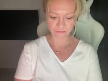 cam girl porn kiradivine image #2653660