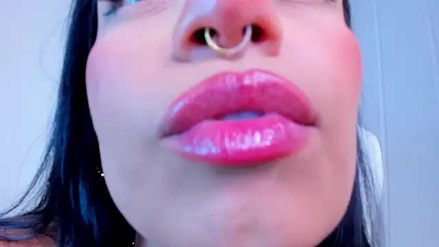 Stripchat sex cam dominique21_