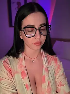Stripchat sex cam Emylia