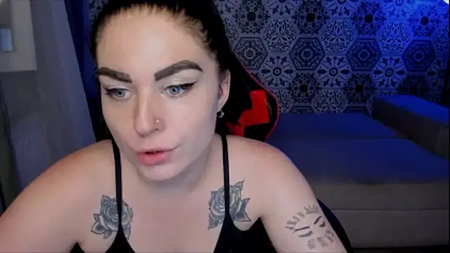 Stripchat sex cam kira_gold__