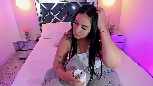 Stripchat sex cam CamilaDuke_7