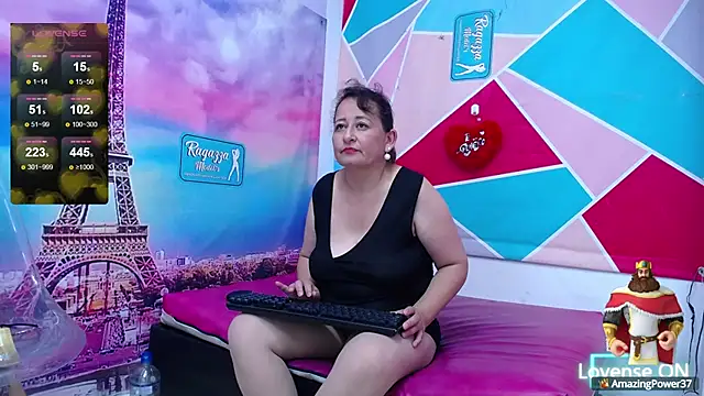Stripchat sex cam Tyana-Pink