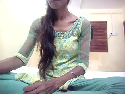 Stripchat sex cam sissarahotty