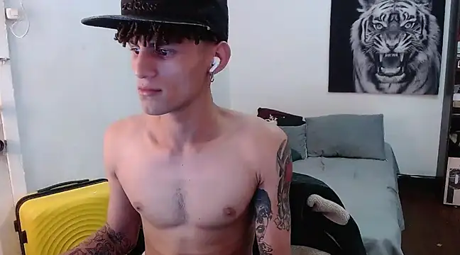 Stripchat sex cam twink_leo