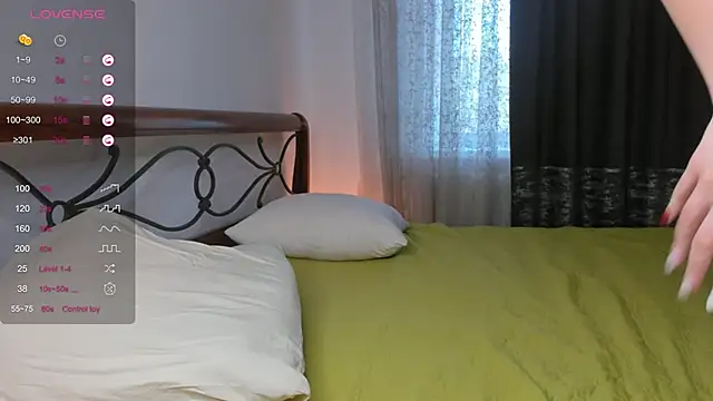 Stripchat sex cam SynnoveChill