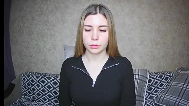 Stripchat sex cam ElllaNuar