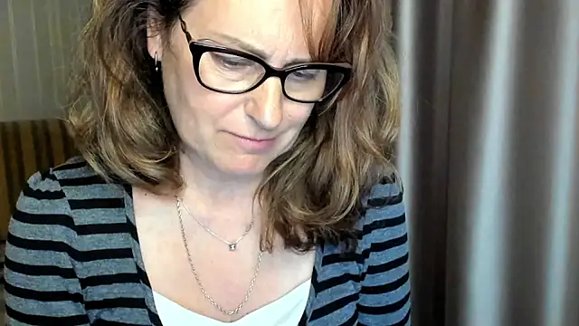 Stripchat sex cam lauraoven