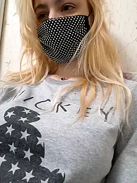 Stripchat sex cam YogisticJuli666