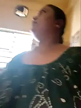 Stripchat sex cam yourssoumi